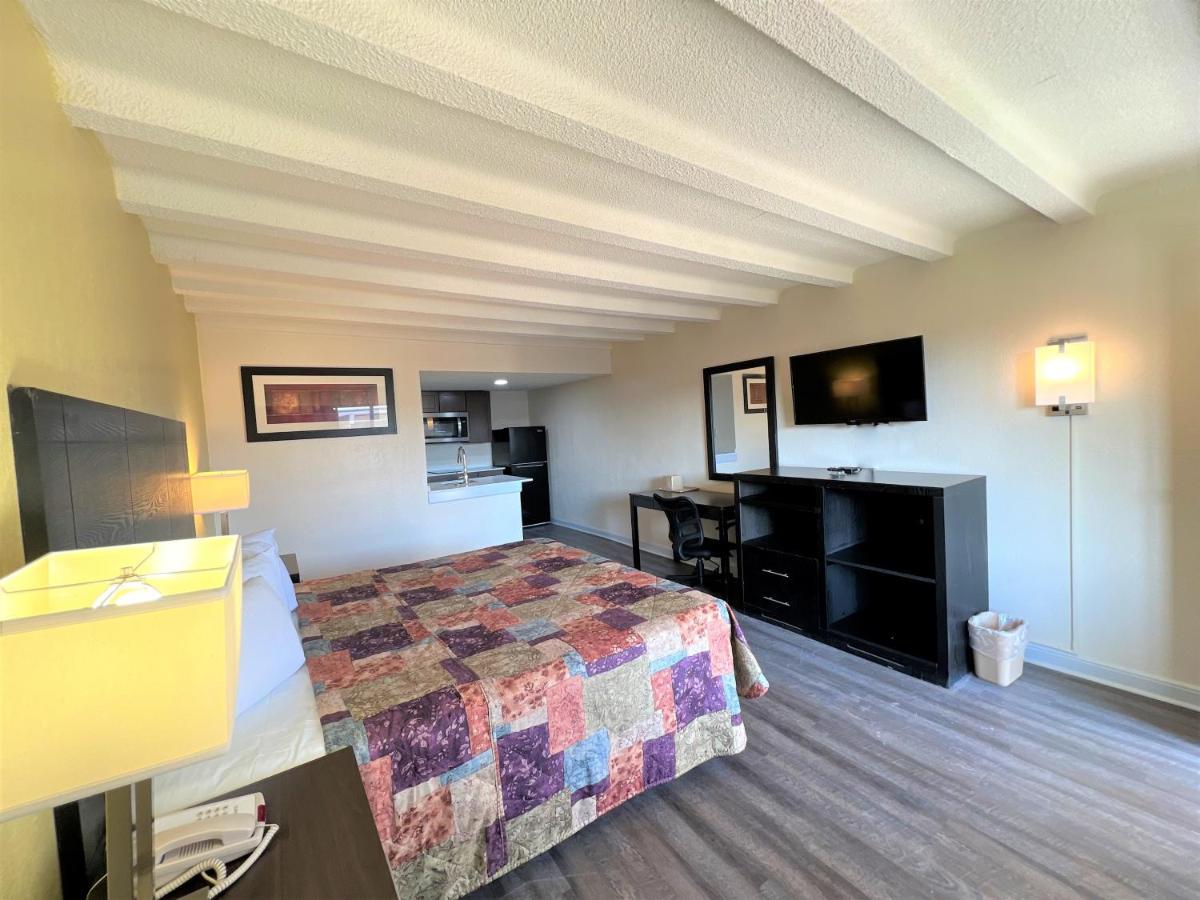 James River Inn & Suites Newport News Buitenkant foto
