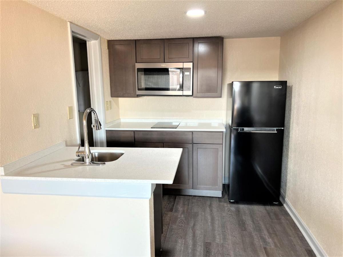James River Inn & Suites Newport News Buitenkant foto