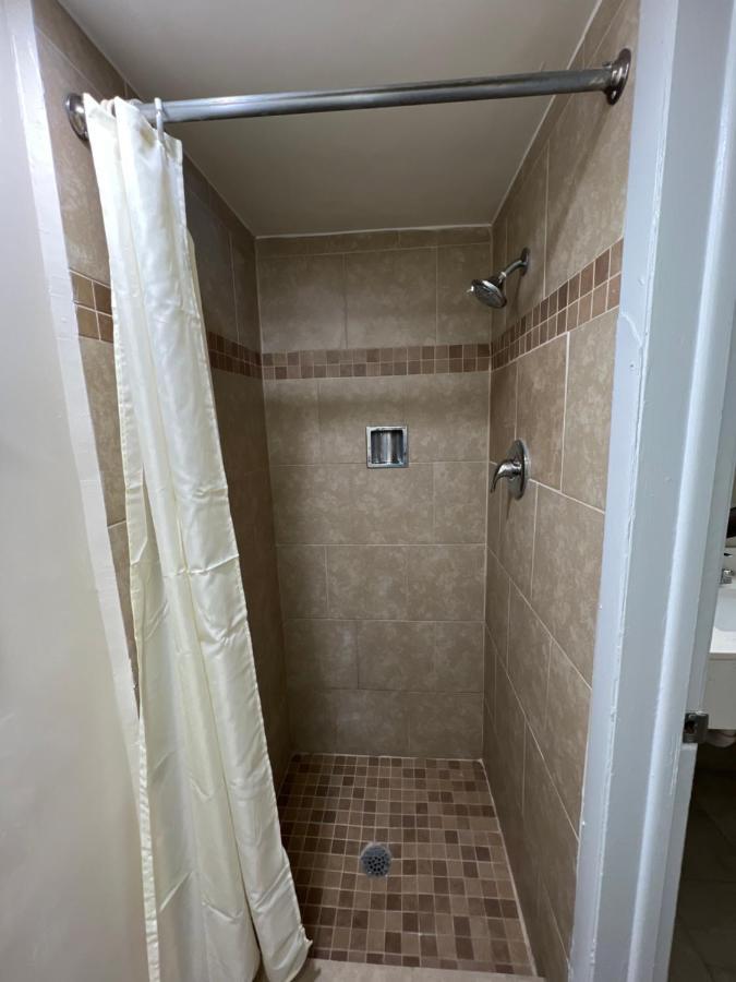 James River Inn & Suites Newport News Buitenkant foto