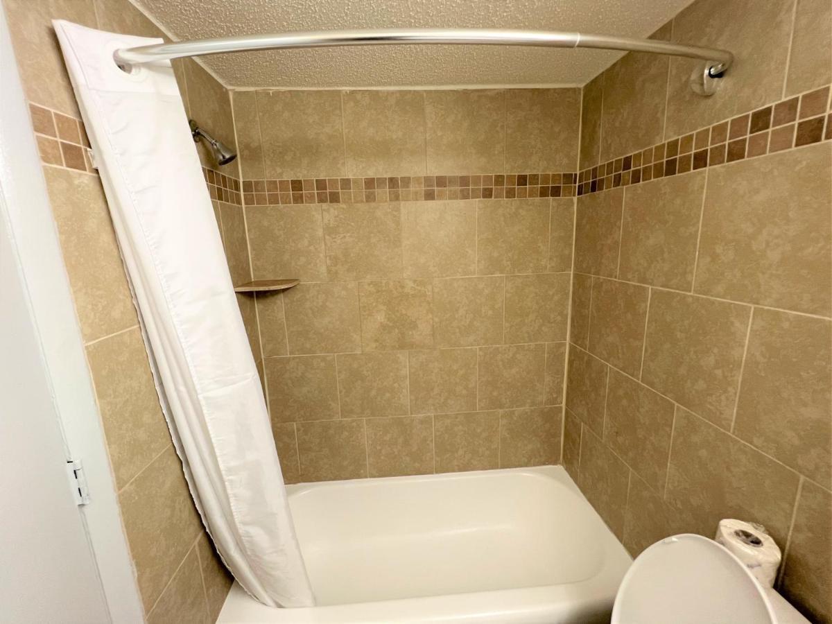 James River Inn & Suites Newport News Buitenkant foto
