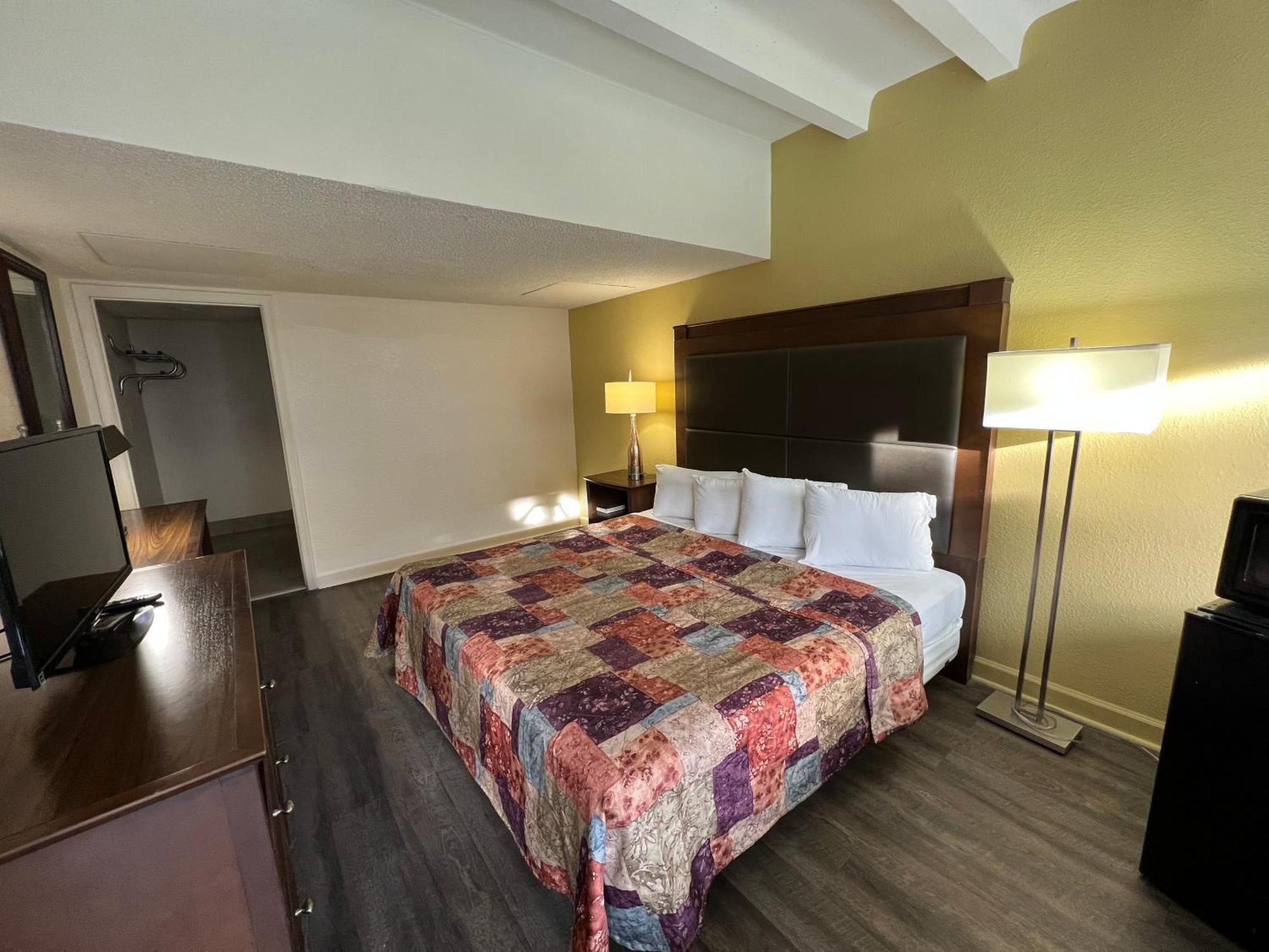 James River Inn & Suites Newport News Buitenkant foto